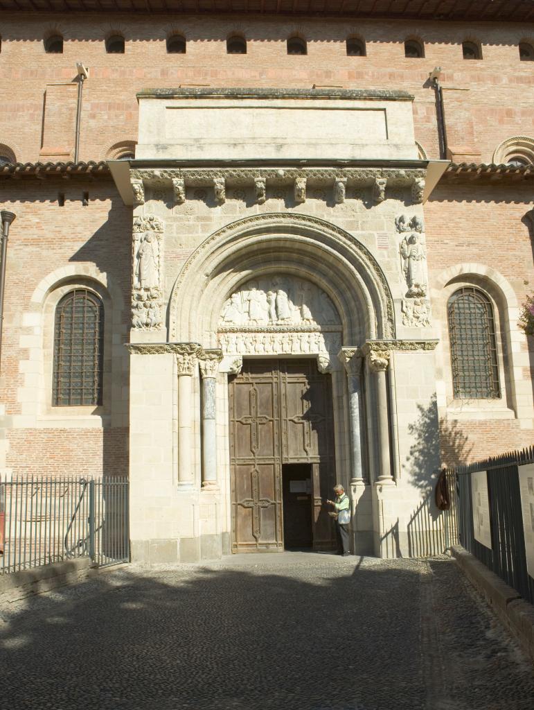 Abbaye de chanoines de saint Augustin, dite basilique Saint-Sernin, actuellement église paroissiale