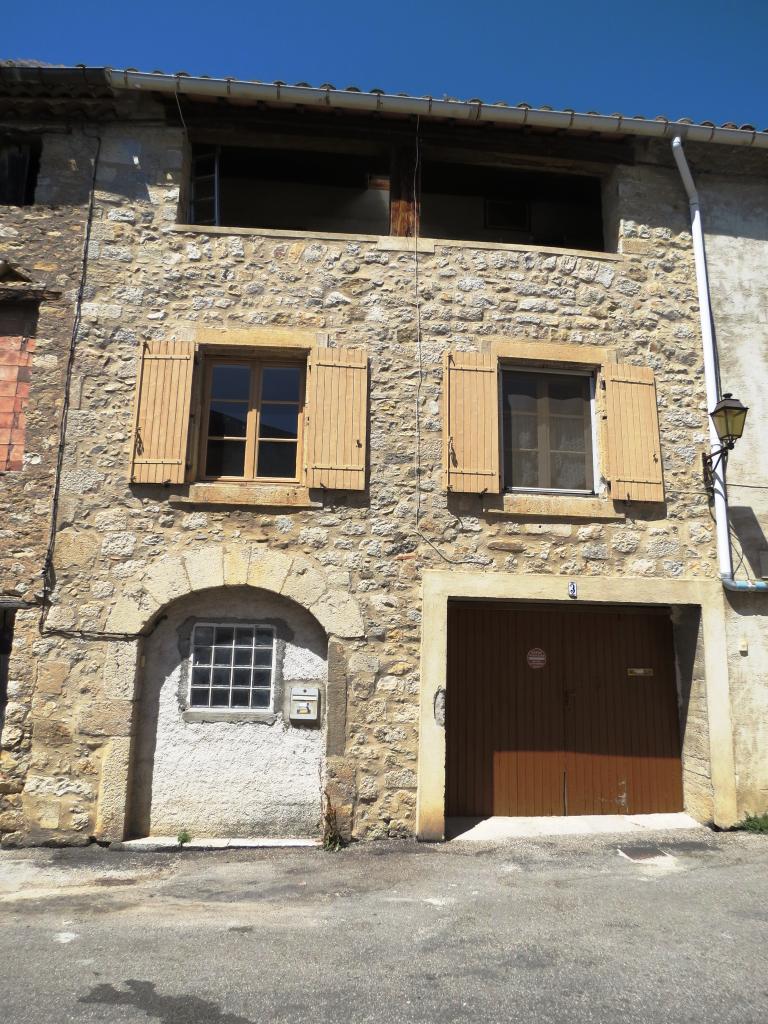 maisons modernes et contemporaines avec remploi médiéval à Lagrasse