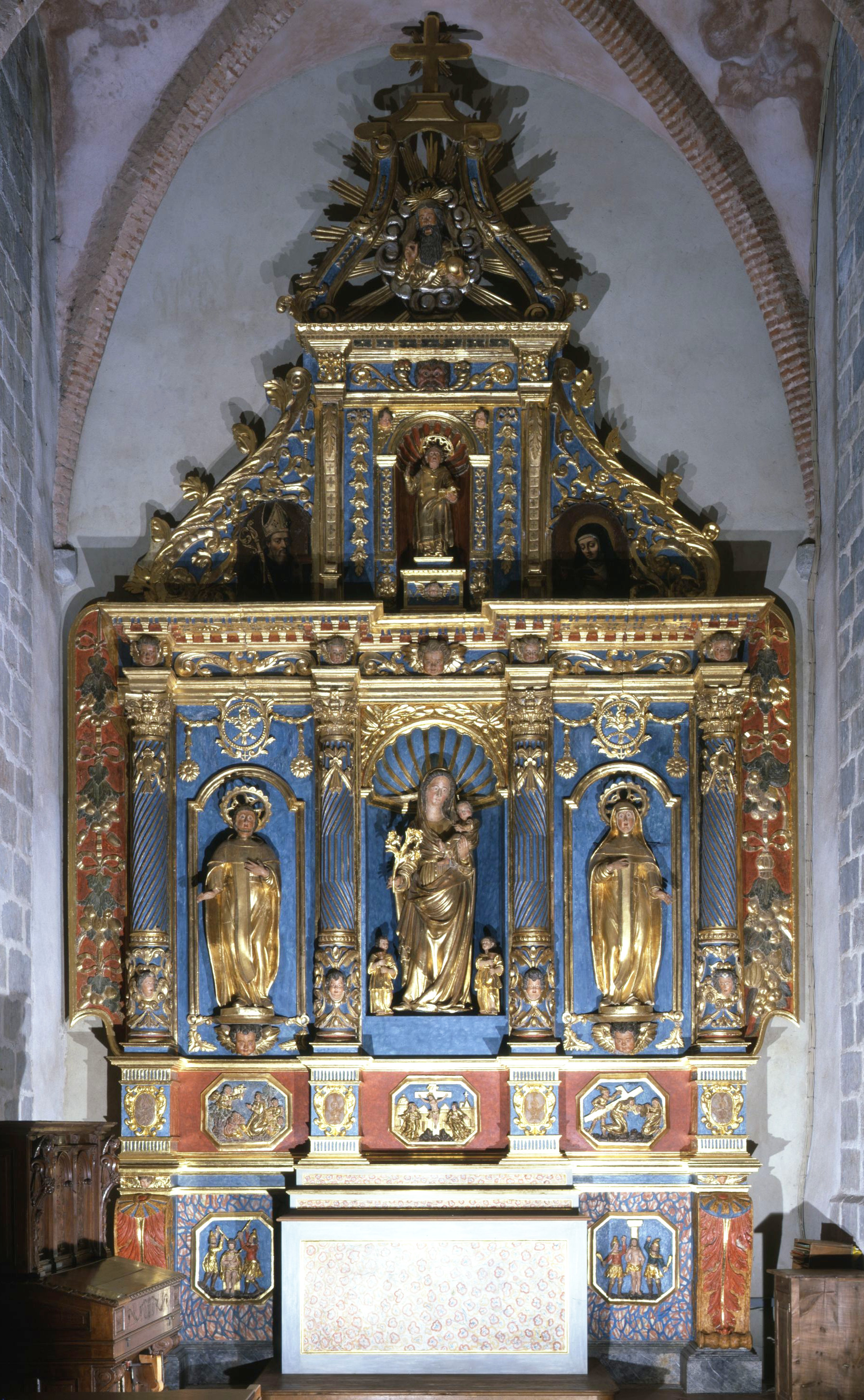 retable architecturé à niche de l'autel de la Vierge