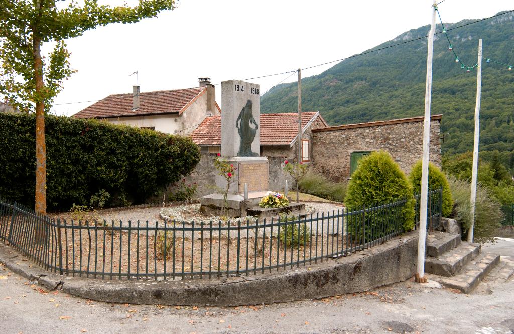 monument aux morts de la guerre de 1914-1918, de la guerre de 1939-1945 et de la guerre de 1945-1954.