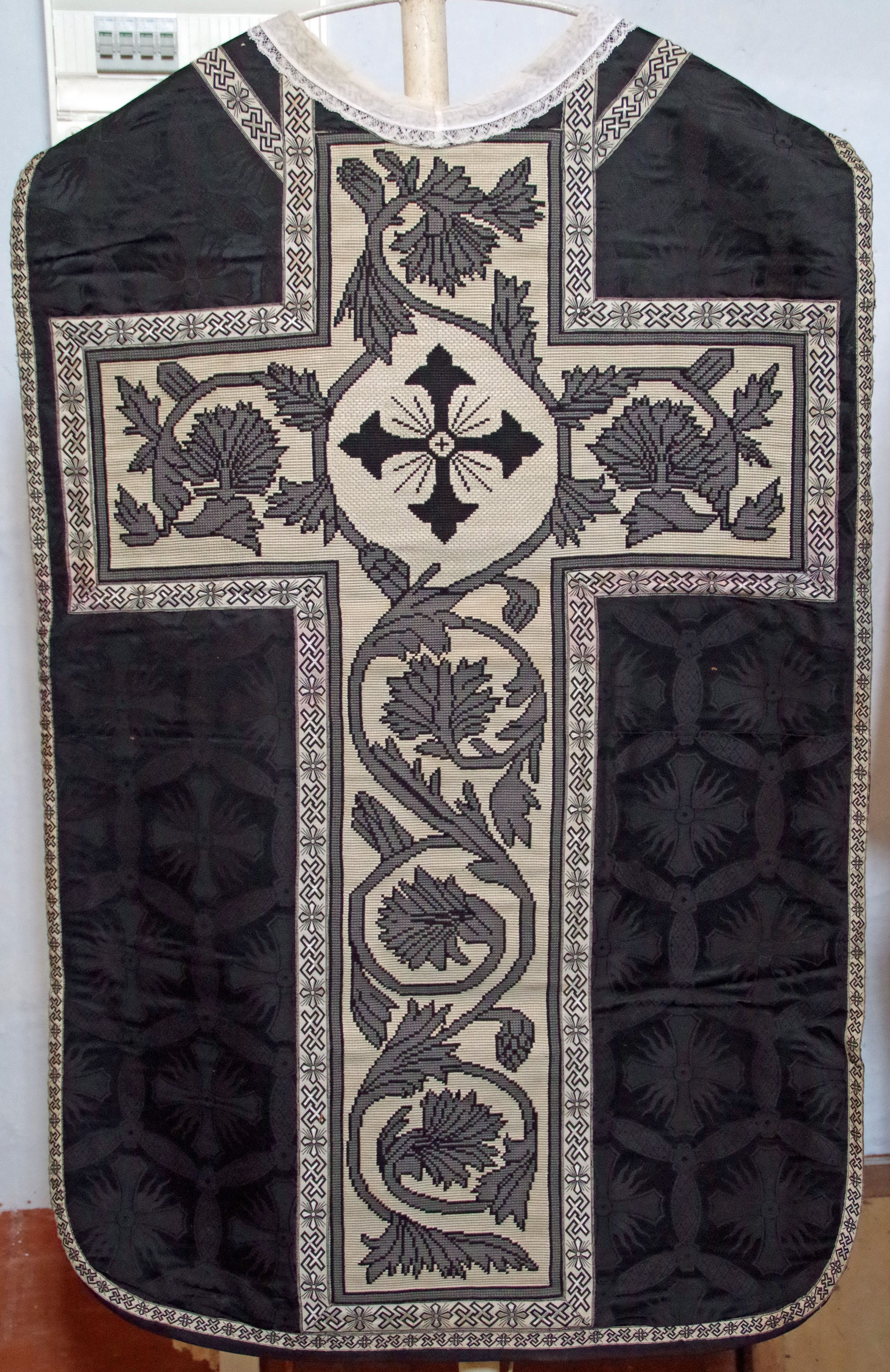 sommaire des textiles de l'église de Vic