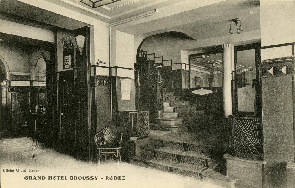 Grand Hôtel Broussy, aujourd'hui Hôtel Mercure, et Grand Café Riche, actuel café Le Broussy