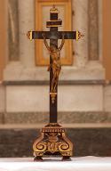 croix d'autel : Christ en croix