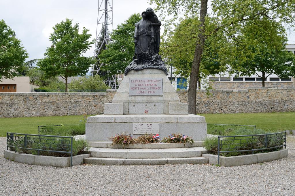 monument aux morts de la guerre de 1914-1918, de la guerre de 1939-1945 et de la guerre d'Algérie (1954-1962)