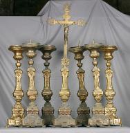 garniture d'autel, comprenant une croix et six chandeliers