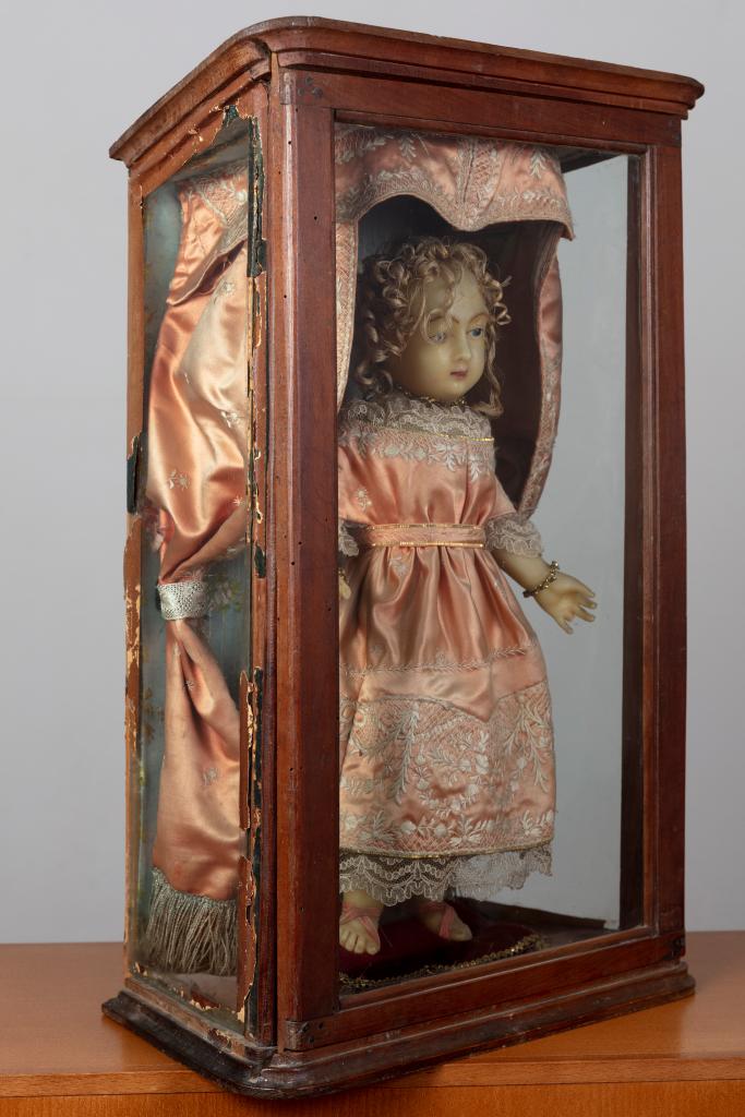 statuette dans vitrine : Vierge Enfant