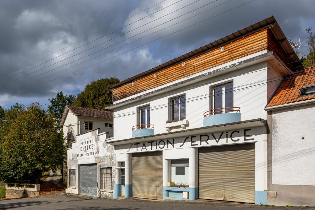 Pyrénées Garage, station-service