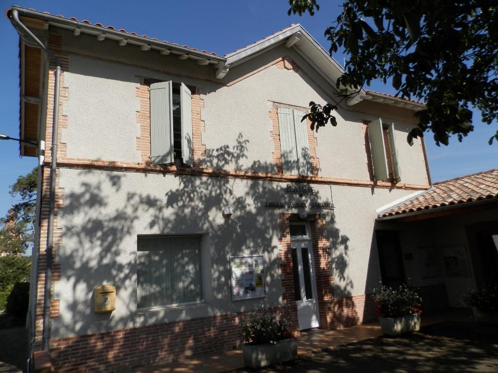 mairie-école actuellement mairie et maison