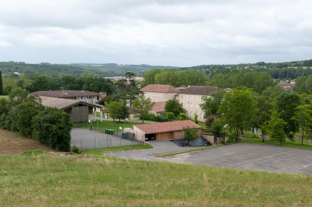 château, puis école des Frères de l'Instruction Chrétienne de Ploërmel, puis école ménagère agricole, aujourd'hui lycée d'enseignement général, technologique et agricole d'Auch Beaulieu-Lavacant