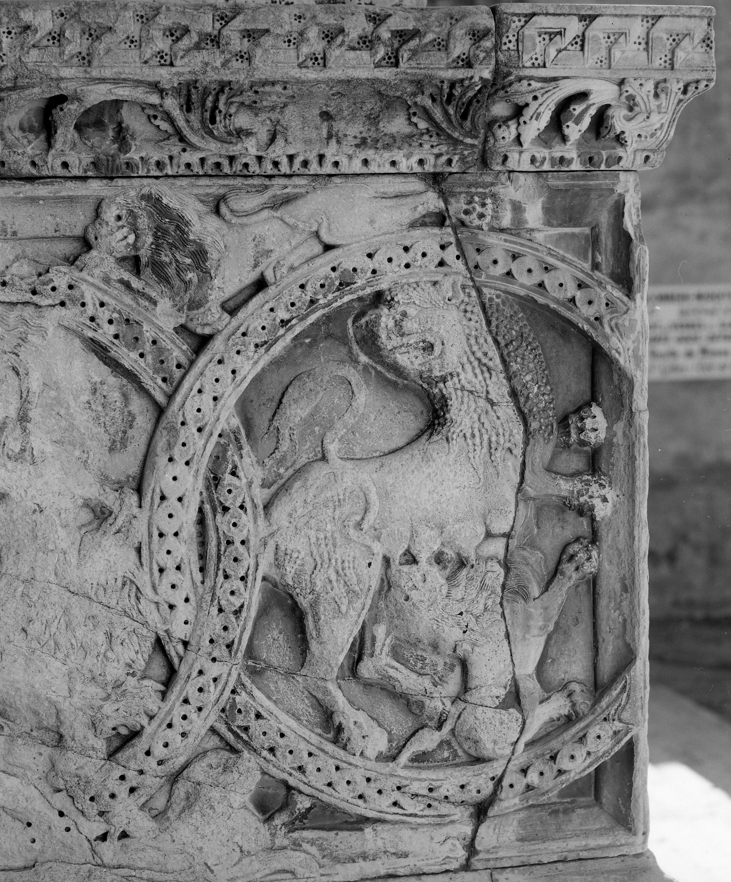 statues et hauts-reliefs du portail de Saint-Gilles