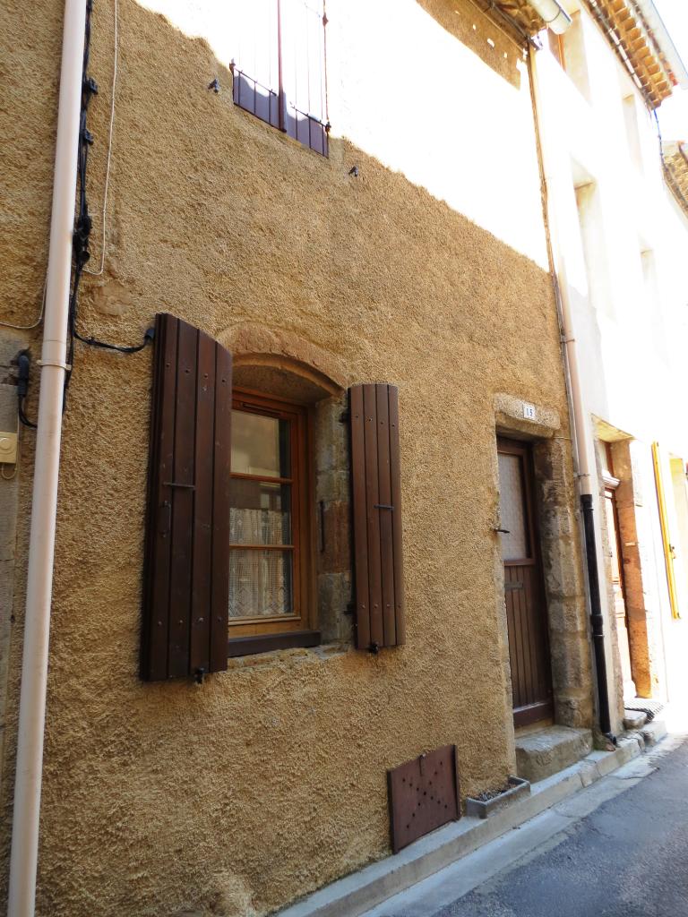 maisons modernes et contemporaines avec remploi médiéval à Lagrasse