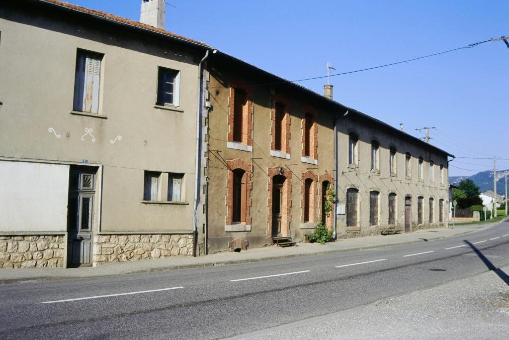 fabrique de peigne en corne et effilochage textile Jouret Frères, puis tissage AJM