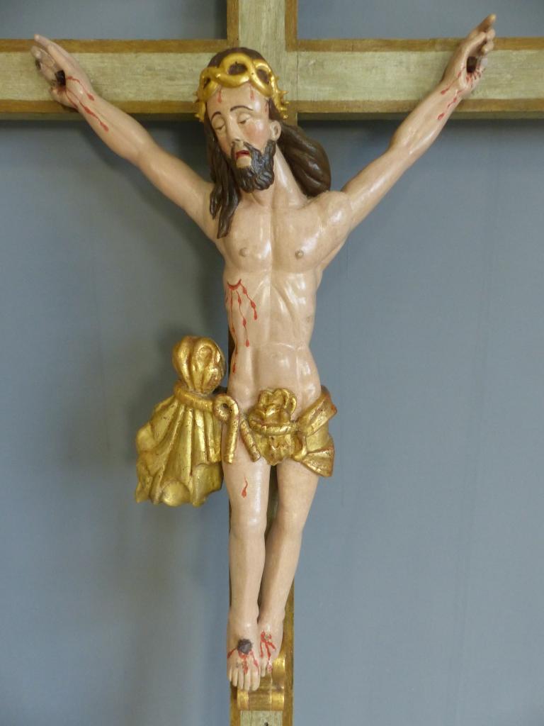croix de procession et statue : Christ en croix