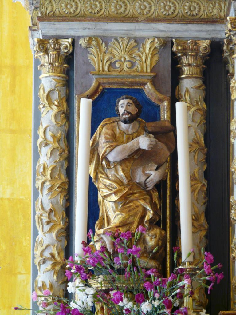ensemble du retable du maître-autel : retable architecturé, autel tombeau, gradin d'autel, tabernacle, statues (8)