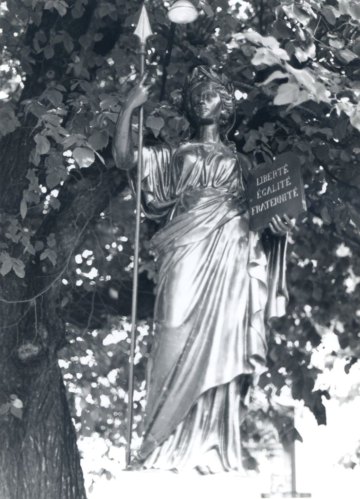 monument (monument commémoratif), de la république ou Marianne à la Constitution