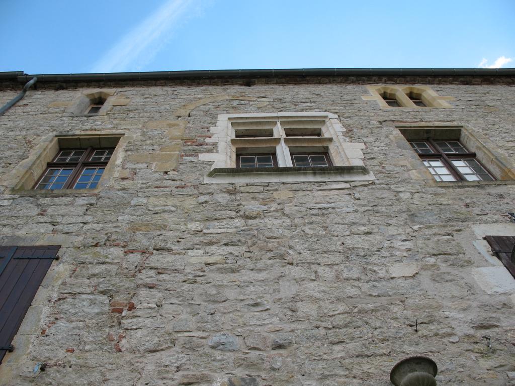 château des évêques de Cahors, actuellement en partie occupé par la mairie