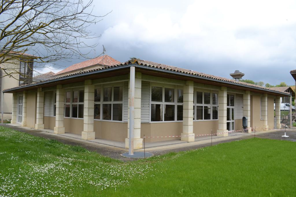 château, puis école des Frères de l'Instruction Chrétienne de Ploërmel, puis école ménagère agricole, aujourd'hui lycée d'enseignement général, technologique et agricole d'Auch Beaulieu-Lavacant