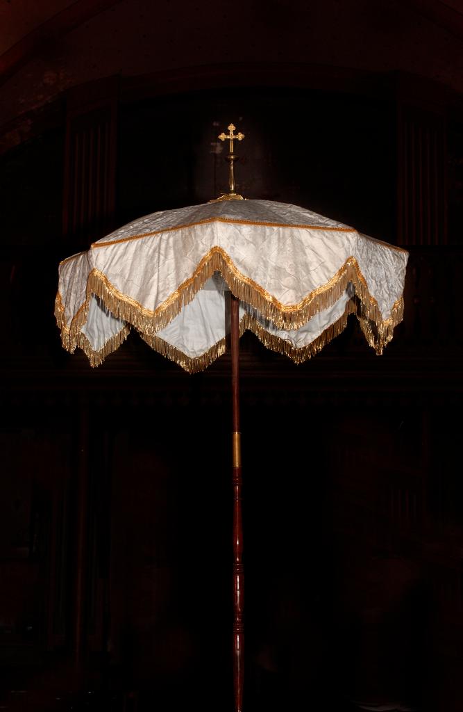 ombrellino de procession (ombrellino du Saint-Sacrement)