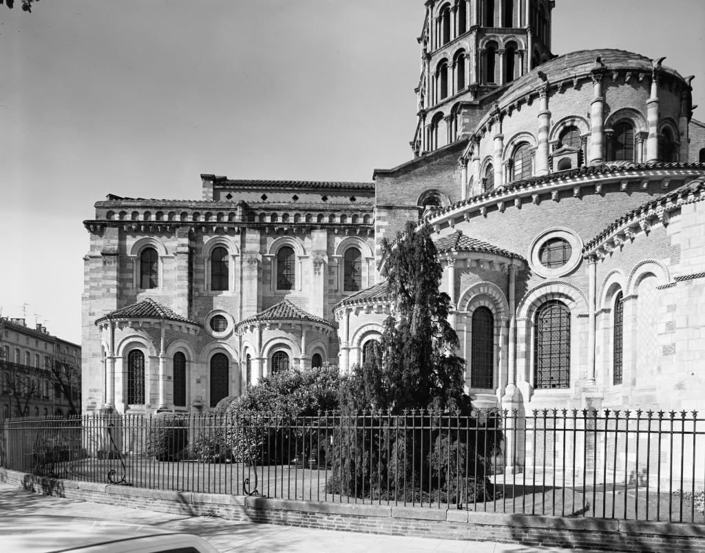 Abbaye de chanoines de saint Augustin, dite basilique Saint-Sernin, actuellement église paroissiale