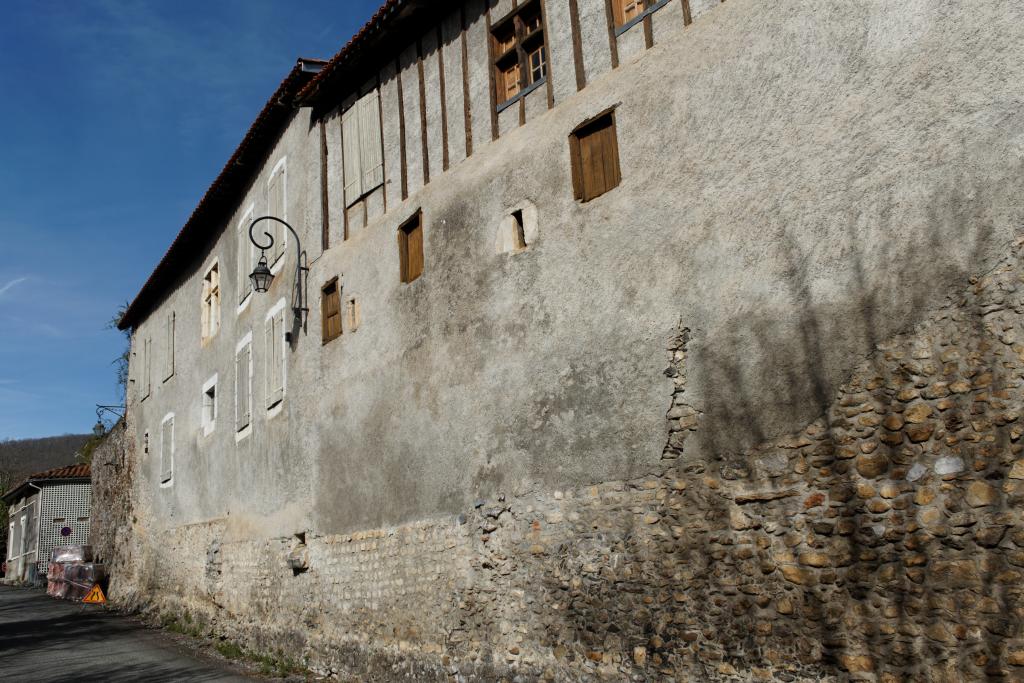 enceinte de la ville haute de Saint-Bertrand-de-Comminges