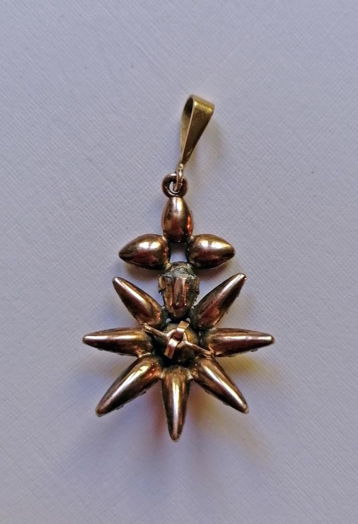 Pendentif en forme d'étoile