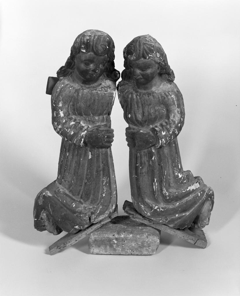 statues (2) (statuette, en pendant) : Anges adorateurs