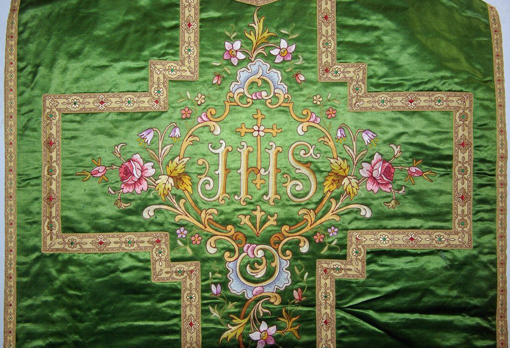 sommaire des textiles de l'église de La Bruguière