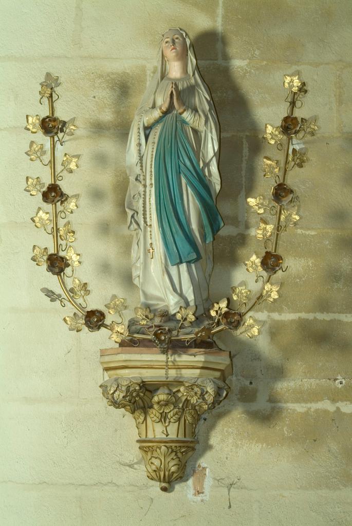 statue (petite nature) et sa console : Immaculée Conception dite Notre-Dame de Lourdes