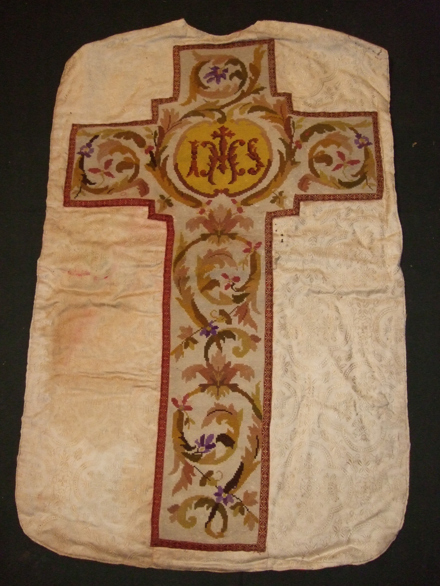 Ornement blanc : chasuble