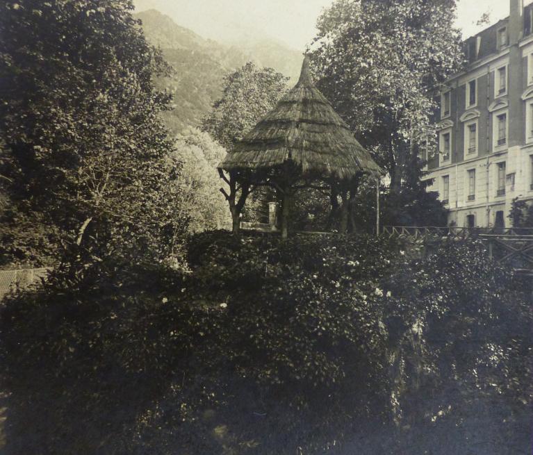 parc de l'établissement thermal actuellement jardin Charles Trénet