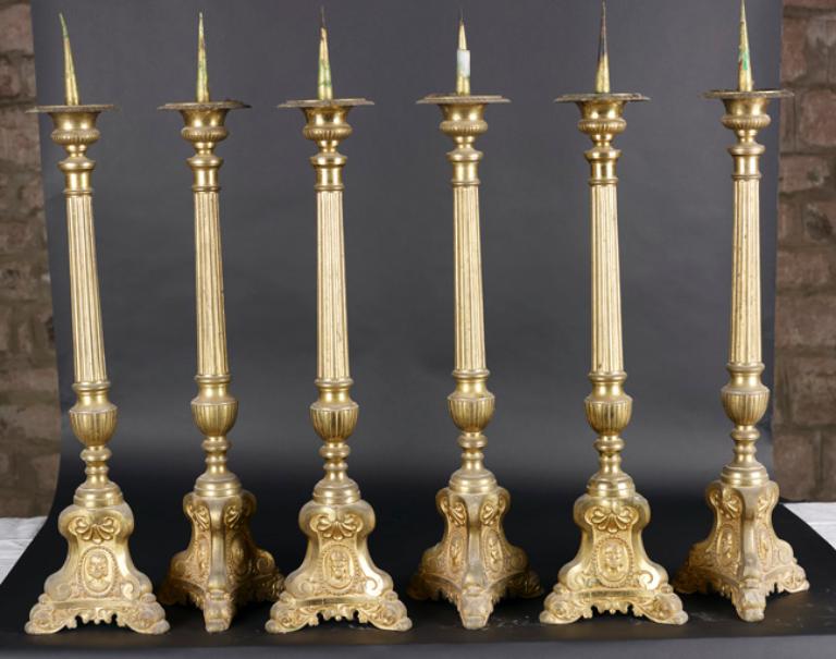 six chandeliers d'autel