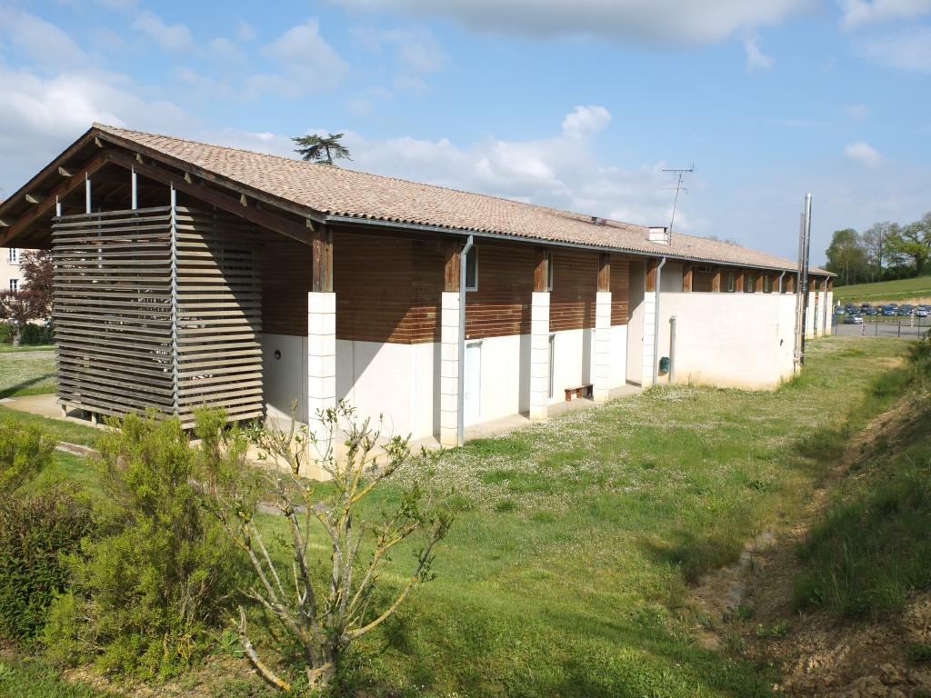 château, puis école des Frères de l'Instruction Chrétienne de Ploërmel, puis école ménagère agricole, aujourd'hui lycée d'enseignement général, technologique et agricole d'Auch Beaulieu-Lavacant