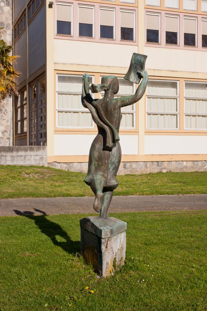 sculpture : La bachelière