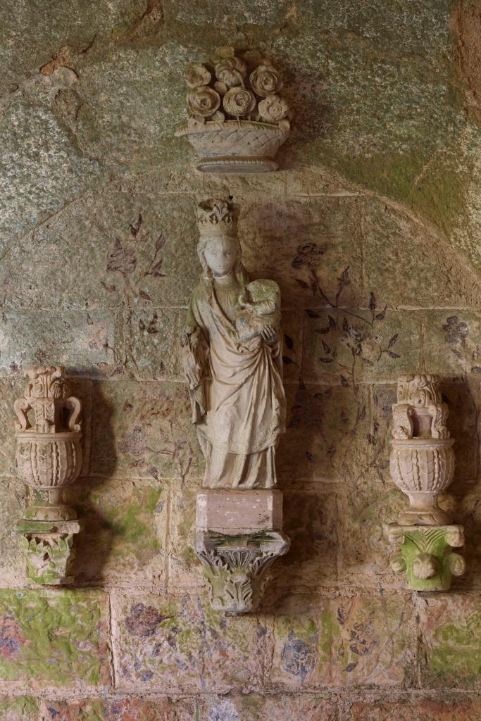 statue : Vierge à l'Enfant