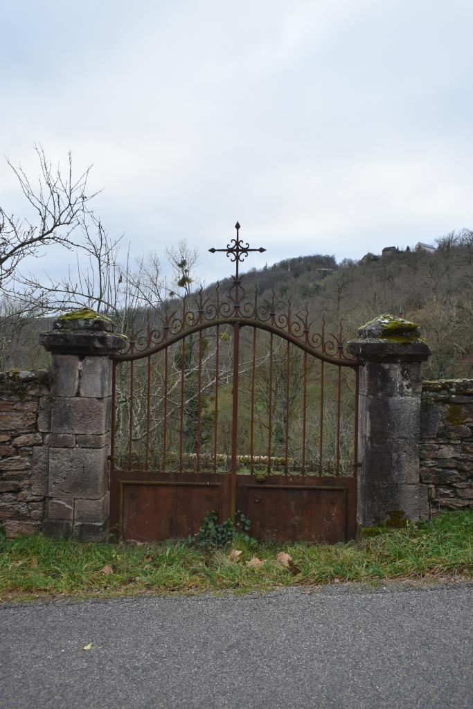 ancien cimetière d'Ampiac, aujourd'hui verger OK VERIFIER ARCHIVES