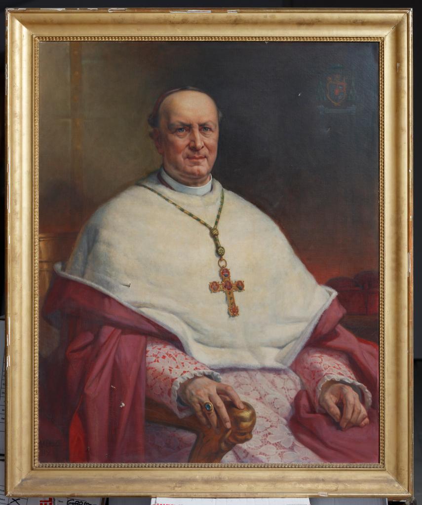 tableau et son cadre : portrait de Mgr Béguinot