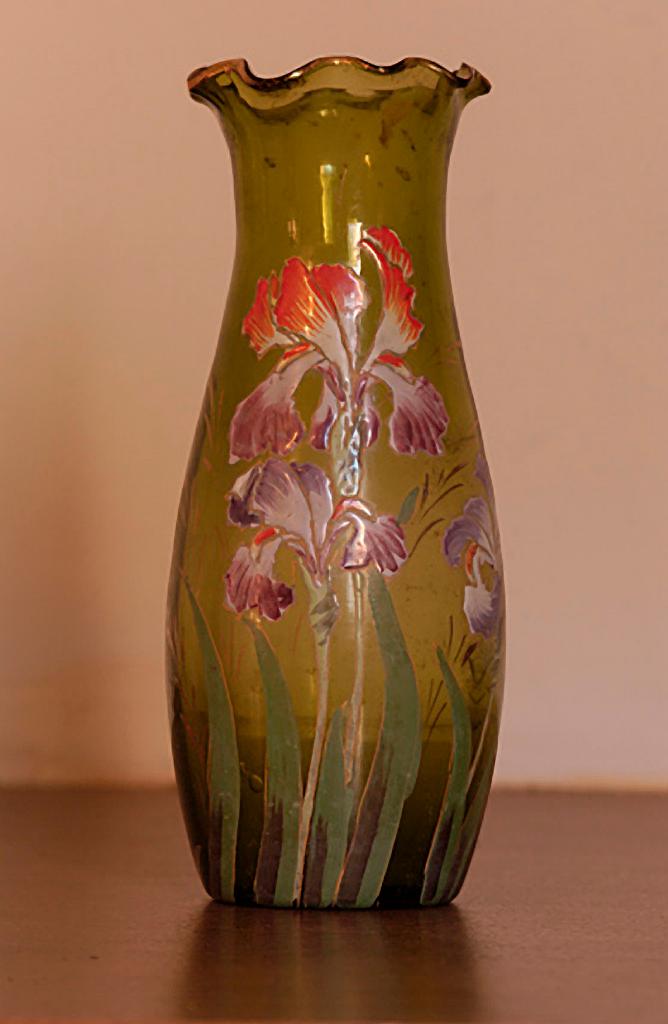 vase à fleurs, de style Art Nouveau : Fleurs d'iris