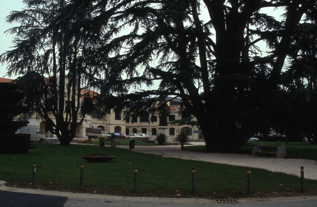 hôpital suburbain Saint-Eloi