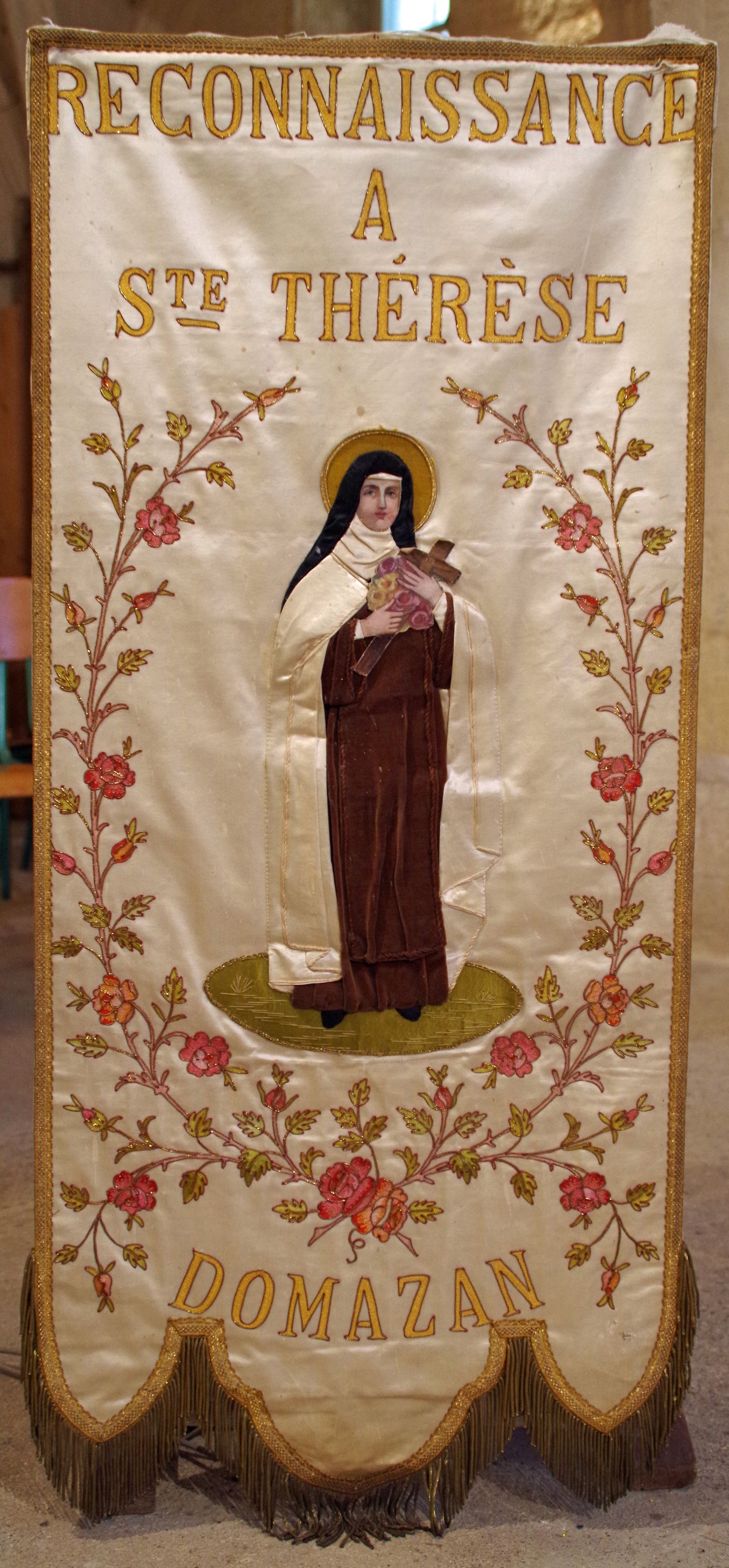 sommaire des textiles de l'église Notre-Dame de Domazan