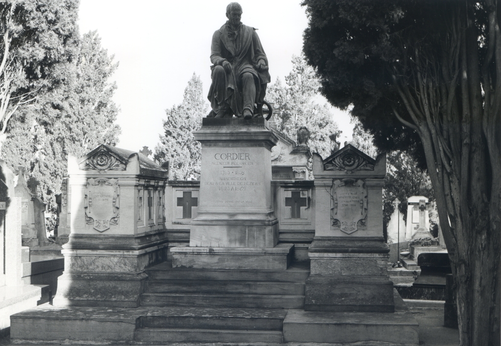 monument funéraire (monument sépulcral, n° 7), de Cordier