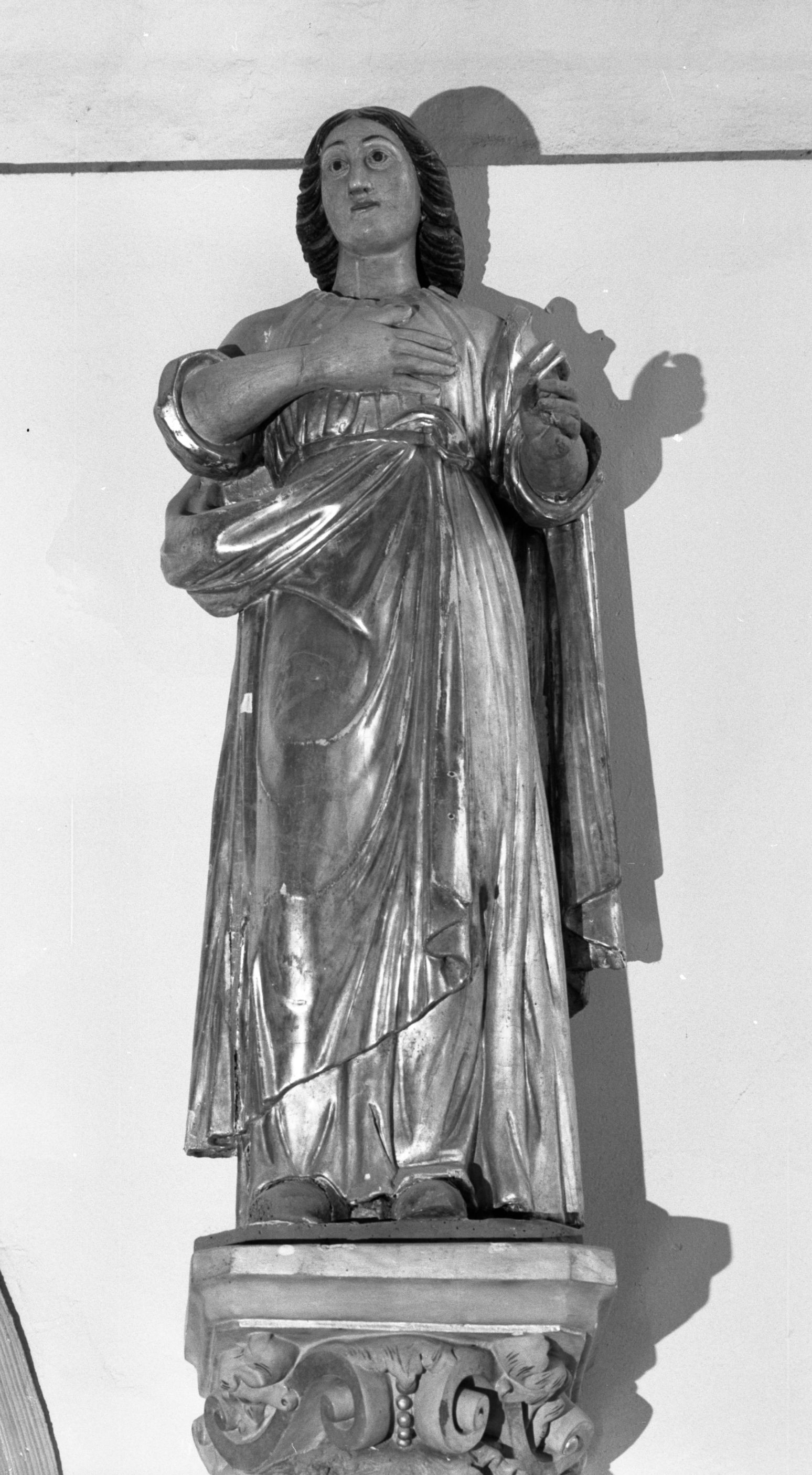deux statues en pendant : saint Julien, sainte Basilisse