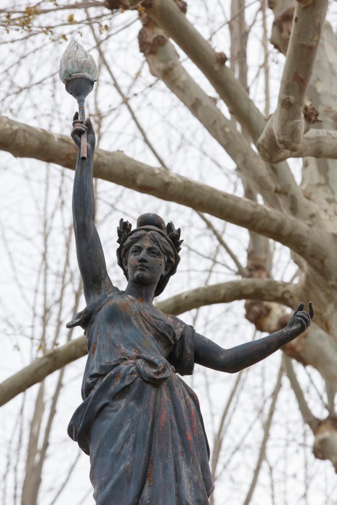 fontaine monumentale de la République, avec statue de Marianne ou de la Liberté
