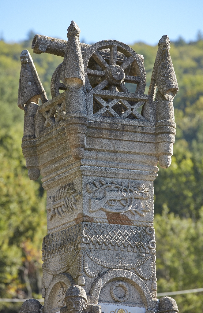 monument aux morts : le canon de 75, de la guerre de 1914-1918