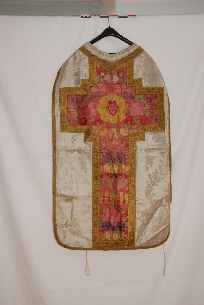 chasuble blanche