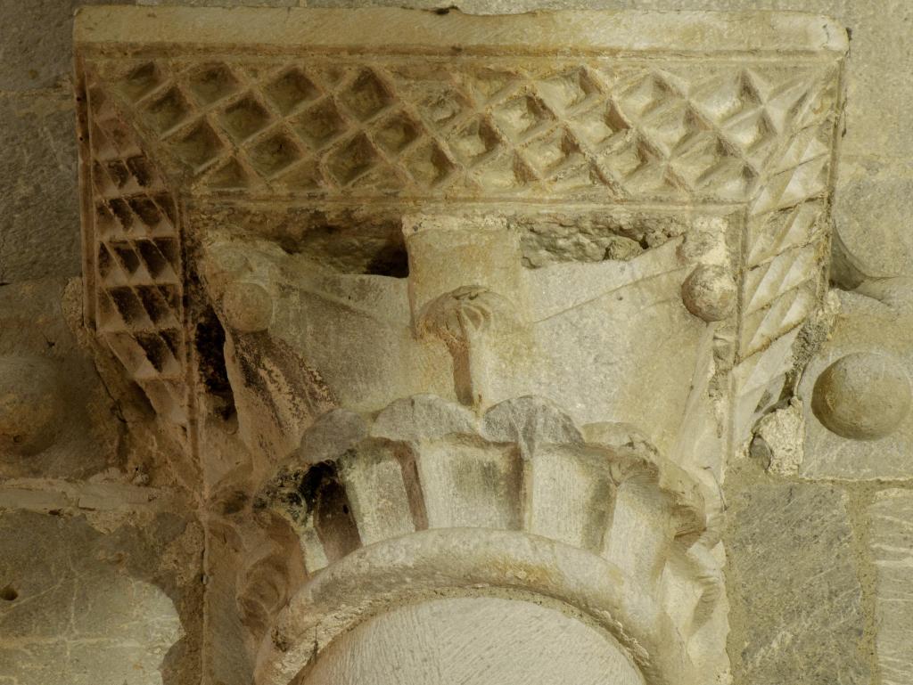 chapiteaux et culots de la nef romane