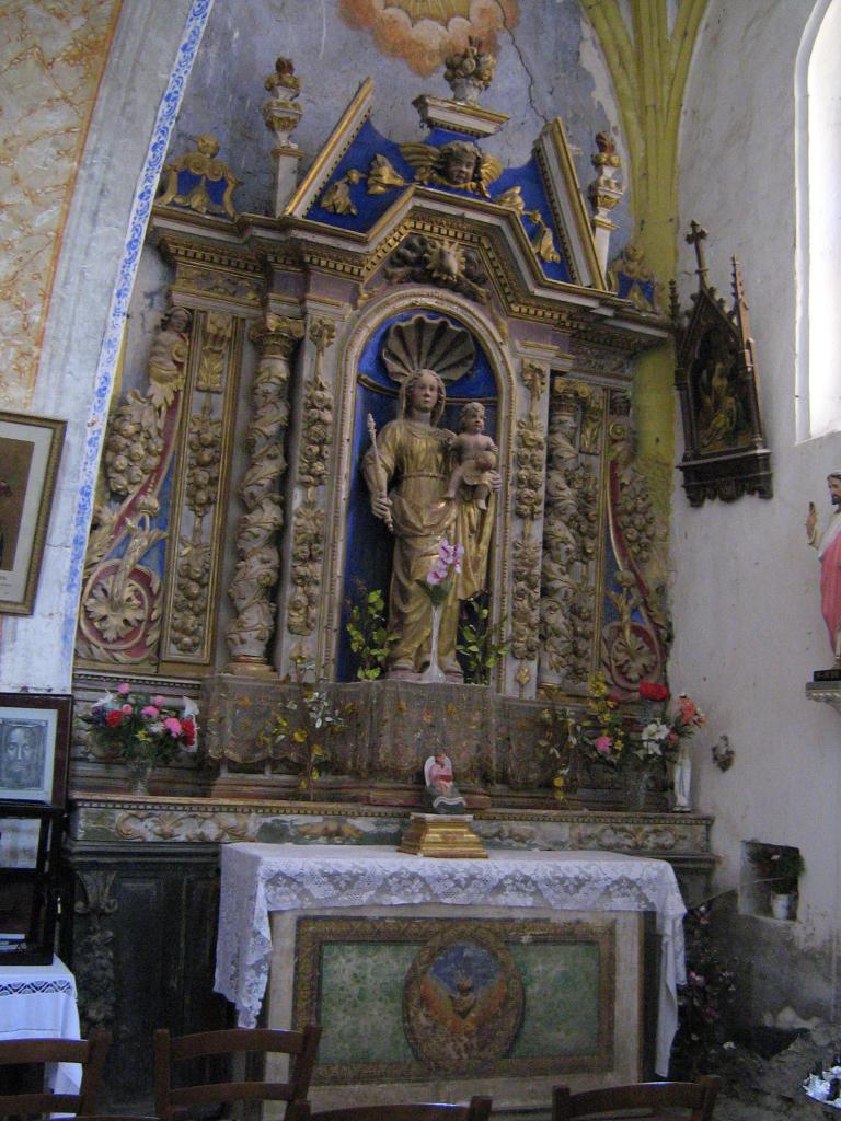 ensemble de l'autel secondaire dédié à la Vierge : autel-tombeau, gradin d'autel, tabernacle, retable architecturé, statue : Vierge à l'Enfant