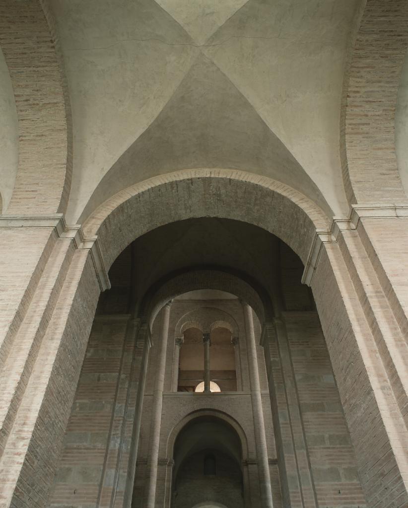 Abbaye de chanoines de saint Augustin, dite basilique Saint-Sernin, actuellement église paroissiale