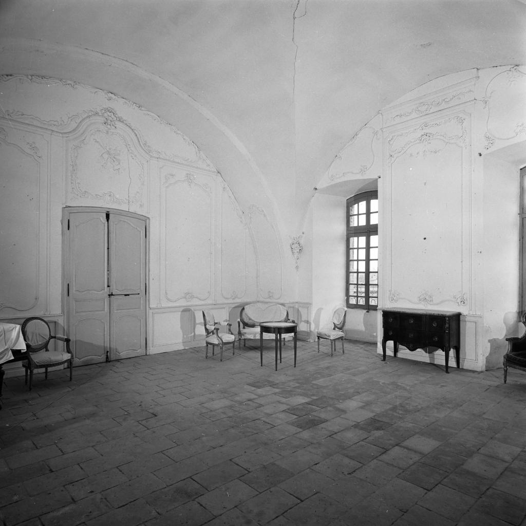 abbaye de cisterciens de Belleperche, actuellement Musée des arts de la table