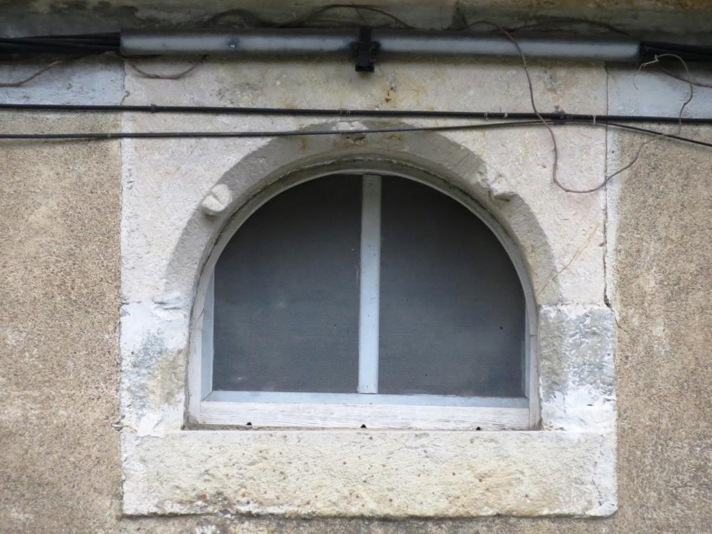 maisons modernes et contemporaines avec remploi médiéval à Lagrasse