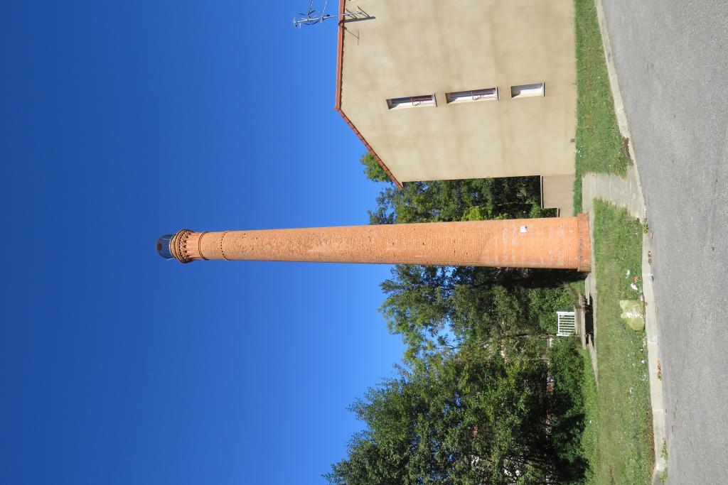 cheminée d'usine de la scierie Simorre